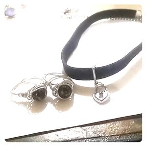 Black choker with matching rings